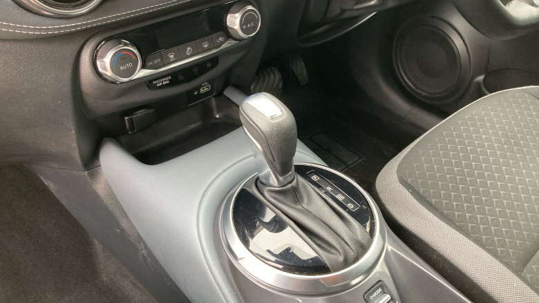 Nissan Juke 1.0 DiG-T 114 N-Connecta 5dr DCT Petrol Hatchback